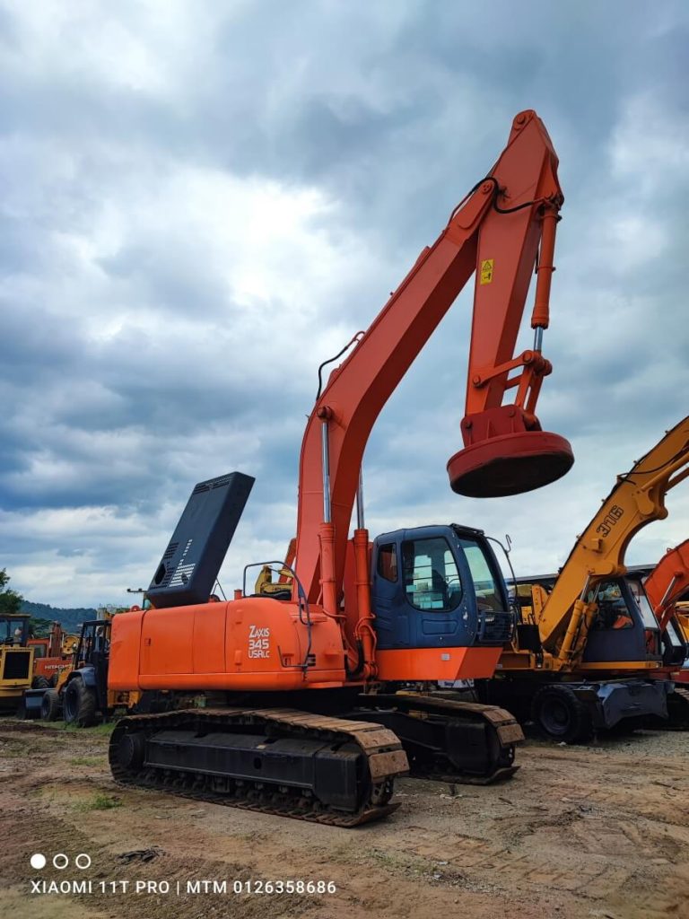 Hitachi Excavator With Magnet ZX330LC - Ming Tak Heavy Machinery (MTHM)